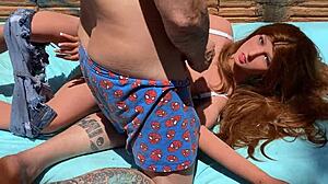 minha madrasta vem cansada do trabalho soco o braço no cu dela com sex toy 😈