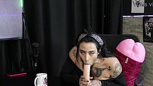 Lexi Mallet strips after blowjob praise!