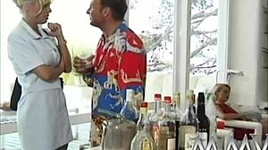 复古金发妹吞大鸡巴