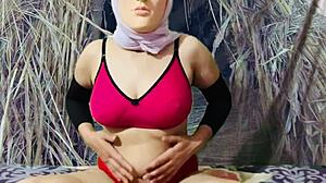 Indian Amateur Girl Strips Nude in Horny Homemade Clip