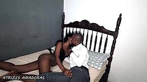 Amiga Deu a Buceta Gostoso para o Amigo.