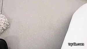 Erotic girl gives blowjob!