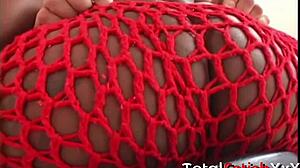 Kookie's thick thighs and huge bubble butt get attention