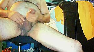 Turning Me On with Slutty Flashing and Masturbation 😍