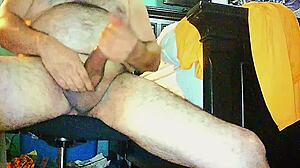 Turning Me On with Slutty Flashing and Masturbation 😍