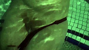 Amateurs moan in jacuzzi sex, then climax in car