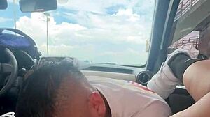 Un desconocido interrumpio mi entrenamiento y me convencio de follar en su auto en publico