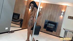 Fudendo uma india sem camisinha depois da balada completo no red e no sheer