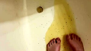 i can't stop with this kinky milf pee play. homemade curvy babe drives me wild with toys!