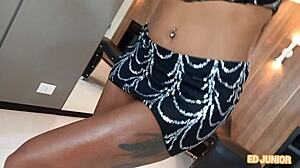 Fudendo uma india sem camisinha depois da balada completo no red e no sheer