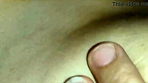 手指抠开老婆紧屁眼再深肛猛干