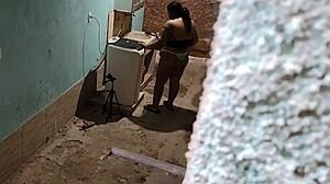 vizinha safada toma gozada na cara de seu vizinho