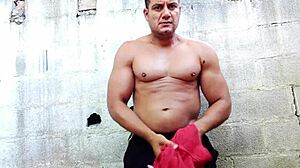 Yuri Gaúcho’s hairy handjob ends in massive cumload! 🔥