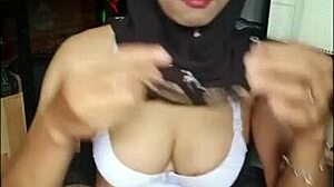 black hijab transgirl slut cums hard 😈