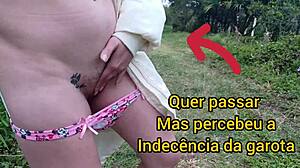 safada flashes pussy in public park without panties