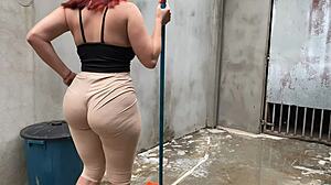 contratei essa empregada e olha a roupa que ela veio fiquei louco de tes�o que bunda grande