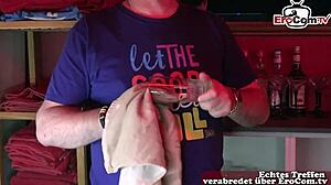 Devote teen schlampe gefickt im puff von 2 m�nnern