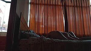 Me acuesto con amigo casto de mi esposo que se vacea toda su leche dentro de mi vagina