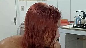 Empregadinha linda seduziu patr�o casado que comeu ela e gozou na boca