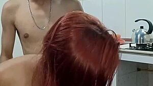 Empregadinha linda seduziu patr�o casado que comeu ela e gozou na boca