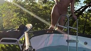 Asiática Gostosa Fodendo Ao Ar Livre Na Fazenda Com BBC 😍