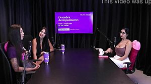 Morena safada shows tits and pussy after wanting sex but no men came.