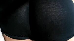 Have you seen Doña Mary teasing in those mini shorts?