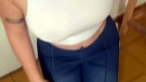 La Nueva Empleada Nalgona Recibe Una Mamada Y Masturbación