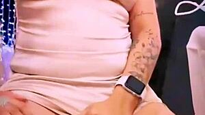 My casual wife is showing off at my friend's wedding, flashing her pussy and ass 😈