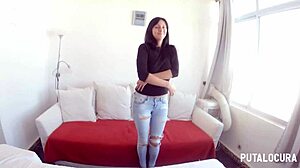 Putalocura la rusa cachonda Sherry Vine chupando y tragando lefa despues de un masaje