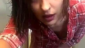 娇小18+熟女在家内裤秀胖臀挑逗