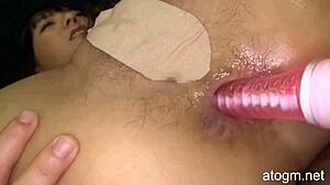 嘿，看这甜美日本妹用肛门振动棒自慰高潮，热血JAV！