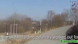 Pierced skater chick gives blowjob outdoors! 😍