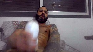 Amateur with pierced nipples jerks until she bursts