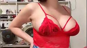 Hot girl lộ hàng bingo?