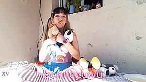 bonneyuwu - 11 01 juego con mis peluches y me tiro leche con mi chupete
