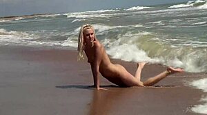 Gorgeous Teen Agnes Bathes Naked In Ocean