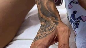 ficamos sozinhos em casa e minha prima pediu p cavalgar no meu pau torto de novo - pov - completo no red