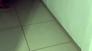 belinha presenteou o f� com a bucetinha e ganhou duas gozadas dentro