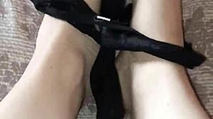 Strofina Perizoma Sui Piedini