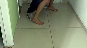 belinha presenteou o f� com a bucetinha e ganhou duas gozadas dentro