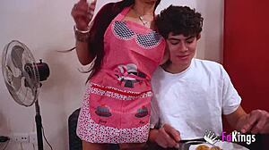 amateur dude fed and sexed by crazy milf vanesa colombiana 😏