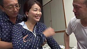 我想知道在荒凉牧场路上能勾引多少MILF阿姨来女上位性爱