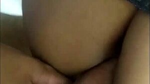 Pau Grande Gozando na Buceta Nova Rosinha Close-Up