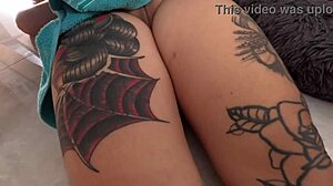 La senora del aseo no sabia que yo estaba en la casa y la grabé