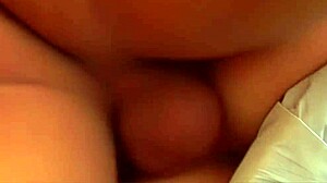 舔金发妹白靴下骚屄