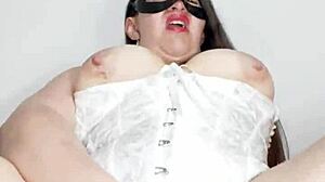 con su vagina marcada en leggings madrastra puta latina colombiana de cameltoe gigante