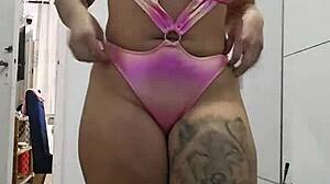 When I wear this miniskirt on the street, guys get aroused by flashing