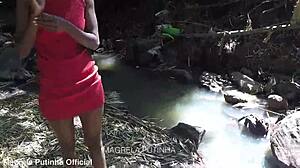 7 minutos de foda na mata fazemos sexo na mata procuramos um local onde tem boa mata e sem ninguém foi difícil mas encontramos e fodemos full video red