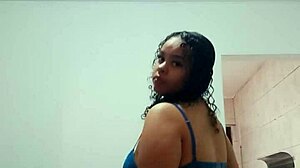 Gostosa Dançando Funk Putaria Bem Gostoso E Mostrando Seus Peitinhos Gostosos Para A Camera